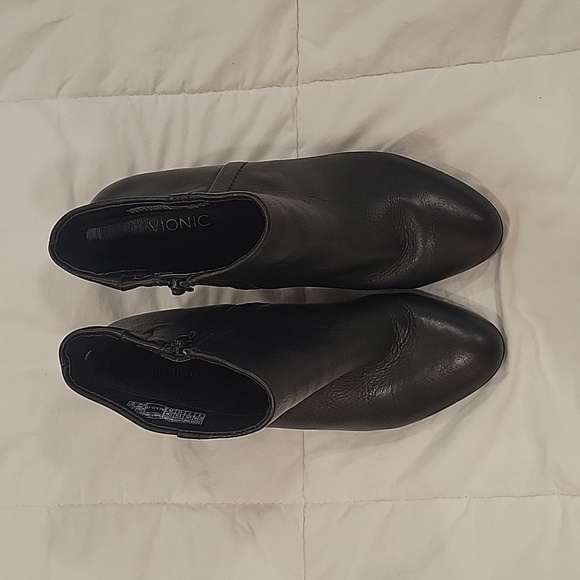 VIONIC Black Leather Bootie 9 - Picture 2 of 5